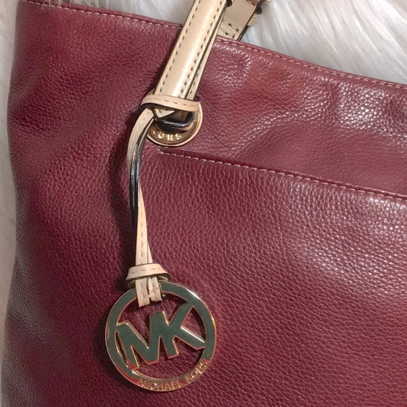 MICHAEL KORS Burgundy Leather Jet Set Tote. EUC - Picture 4 of 13